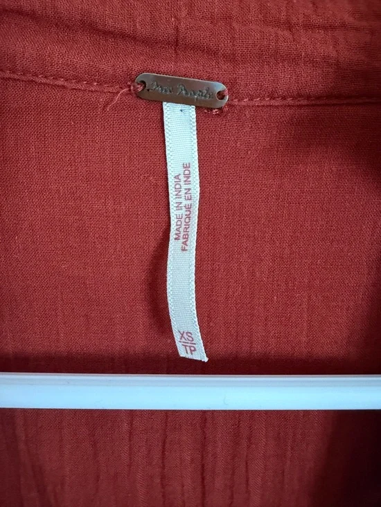 FREE PEOPLE EUC Sweet Memories Rust Crochet Lace Detail Blouse Women’s Size XS - Picture 6 of 10